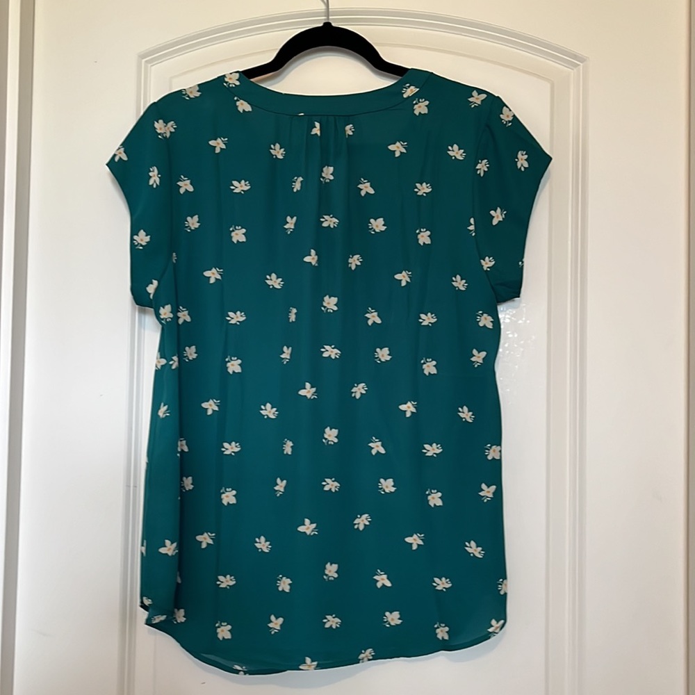 Blouse w/ Cap Sleeves - Picture 4 of 4